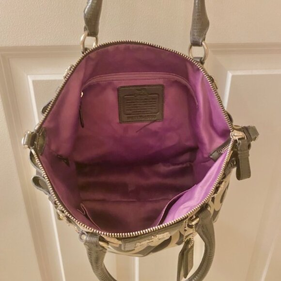 COACH: BLACK & BEIGE CANVAS SATCHEL W/ ZIPPER CLOSURE-MEDIUM SIZE - Picture 2 of 2